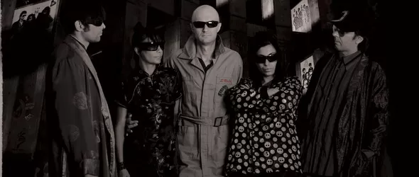 Нова Генерация раздават подаръци преди концерта в Sofia Live Club