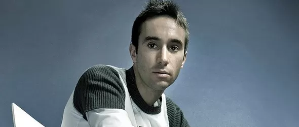 Британската звезда Еди Халиуел зад пулта в Ялта