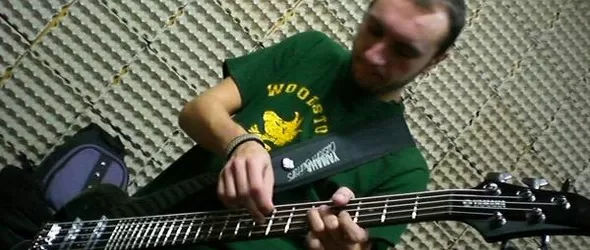 Default с нов басист