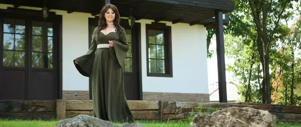 Яна Добрева клипира Стойне ле, голям джавольо