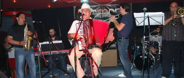 Роми и българи се микснаха в Романено Проджект