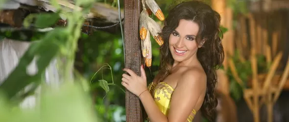 Дения Пенчева клипира Да ми пукнеш