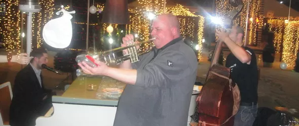 Оркестърът на Глен Милър купоняса до зори с кръшни танци