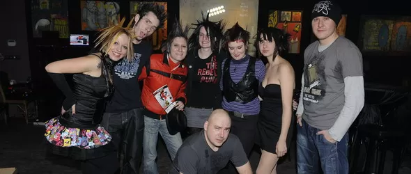 Пънку нема а умре