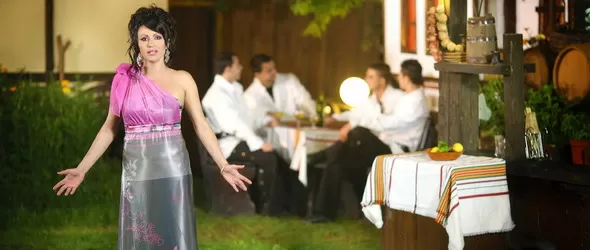 Румяна Попова снима клип през нощта