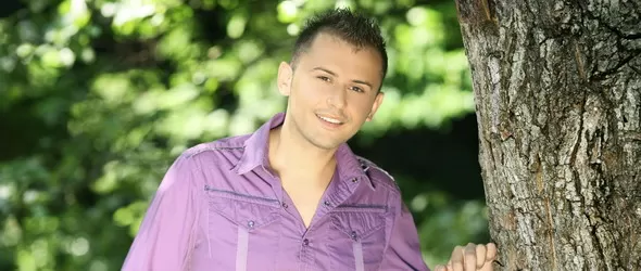 Никола Тодоров посвети песен на първата си любов?