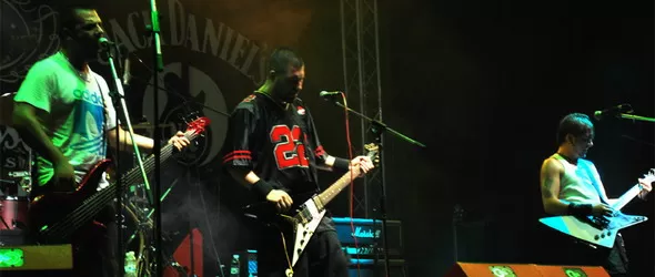 Фийлд забиват из България