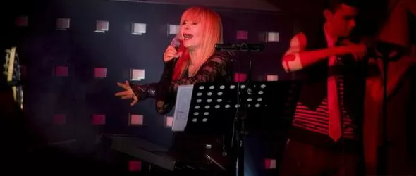 Лили Иванова закъса с костите