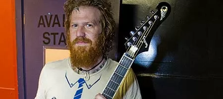 Брент Хиндс (Мастдон) се сбил с Шаво Одаджян (Систем Ъф А Даун)