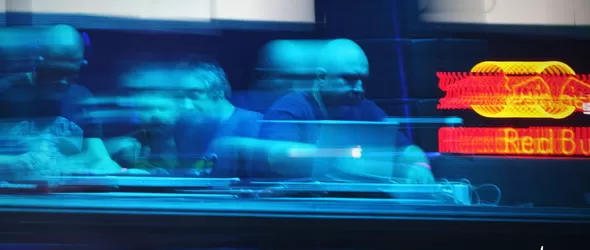 ЧРД на DJ Стивън. Корифеят на електронния саунд празнува на пулта