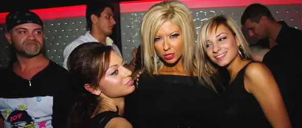 Поп и поп-фолк за косите на Gold Carpet Fashion Awards 2011