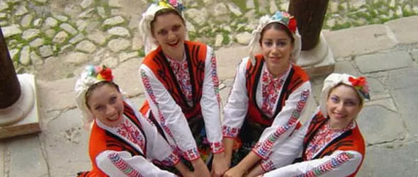 Запознават бургаските първолаци с родния фолклор