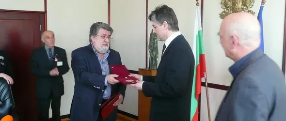 Златен век за Теодосий Спасов. Господ е българин!