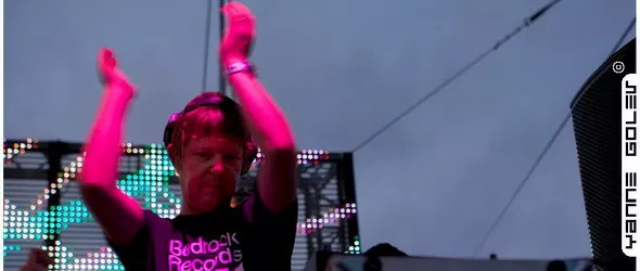 Метрополис поскъпва на 15 с Джон Дигуид