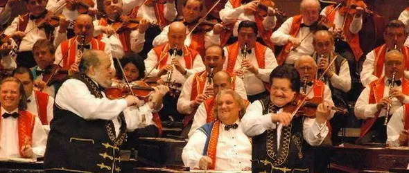 100 цигански цигулки в галоп през зала 1 на НДК