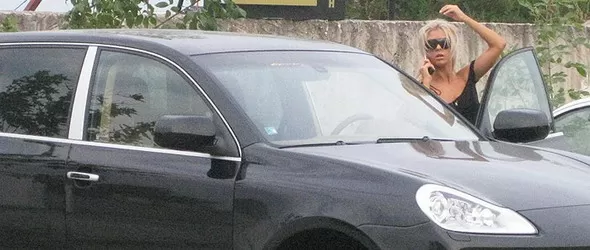 Спалнята на Адреа гледа срещу... фурна