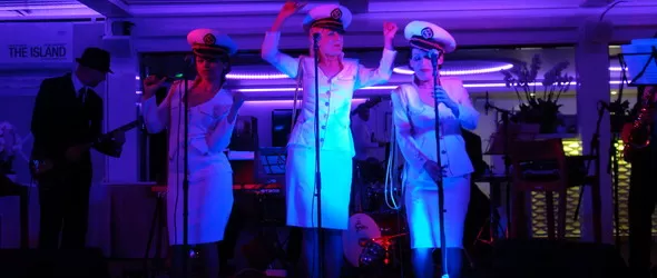 Суинг лято със Сентиментъл Суингърс