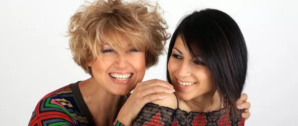 Водещите на радио Fresh! по бански в студиото