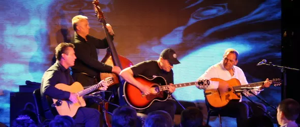 Шестструнна утопия с трио Розенберг