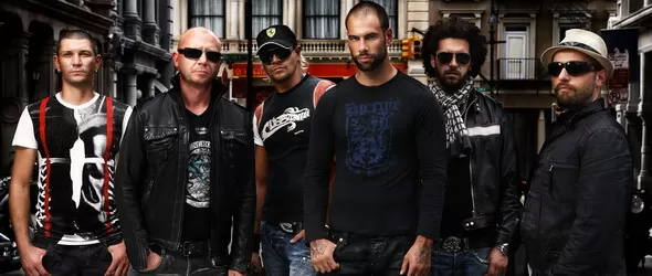 500 текста се борят за голямата награда за Стани известен