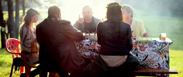 Гледат си на кафе и яздят в Черешката на тортата