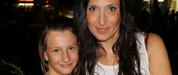 Поморие подари на Мери Бойс Бенд букет от слънчогледи