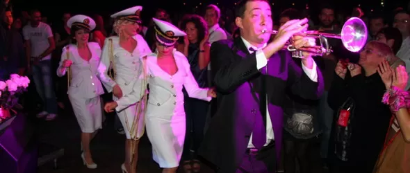 Sentimental Swingers вдигат купона в Студио 5