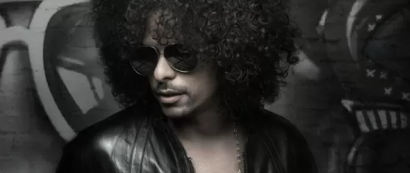 Sandy Rivera зацикли с мистична мацка до себе си в Ялта