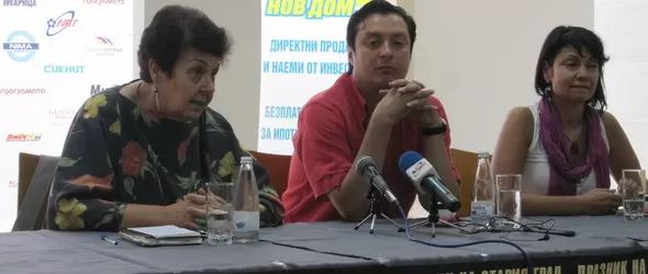 Васил Петров пее за спасяване на къща в Старинен Пловдив