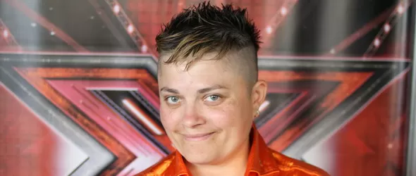 Анастасия Вутова засенчи Том Джоунс в X Factor