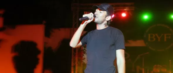 Дамян Попов и Акага ще забавляват добричлии днес