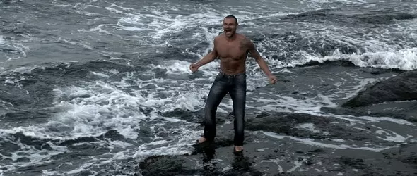 Дивото и меланхоличното се бият у Калин Вельов