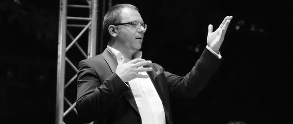 Максимум джаз на ръка разстояние от Брас Асоциация Биг бенд