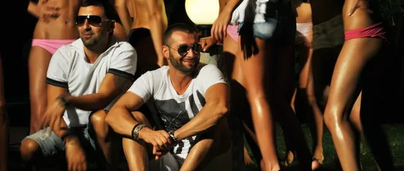 Alex P тръгна на мини турне по клубовете