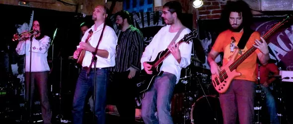 Балканджи разбудиха 130 в клуб Алкохол