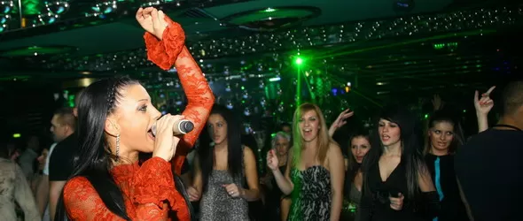 Емануела избухна в клуб Playhouse