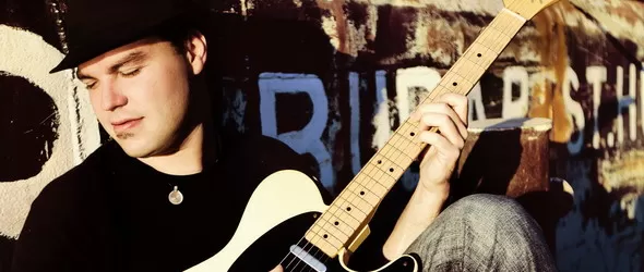 Струна на Al Di Meola с есенции от джаз и балкански ритми у нас