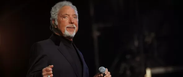 Кой отива гратис на концерта на Tom Jones в София довечера