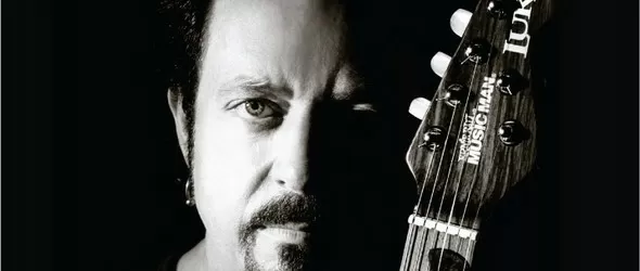 Китарният корифей Steve Lukather в едър план в Sofia Live Club