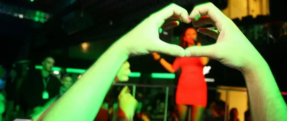 Аплодисменти за огнената уста на Емануела