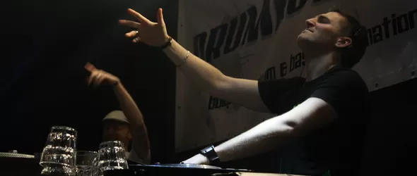 Дръм и бас рисунки с Technicolour и Komatic