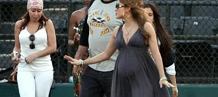 Джей Ло най-после призна, че е бременна