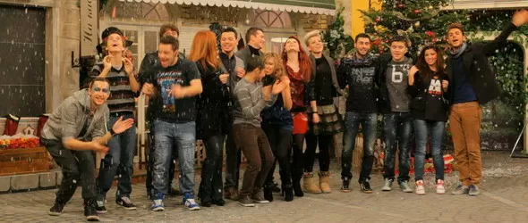 Финалистите от X Factor с песен за Коледа