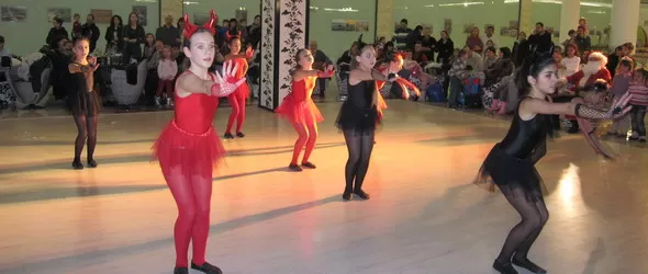 Весел коледен спектакъл - отчет изиграха танцьорите от Уинд спейс