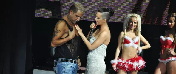 Чии цици са по-пресни: на Азис или Галена?