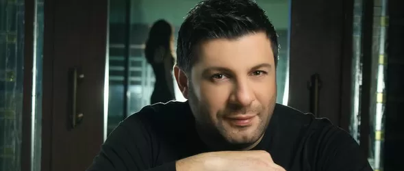 Битката за Тони Стораро бе спечелена от The Cotton и Playhouse