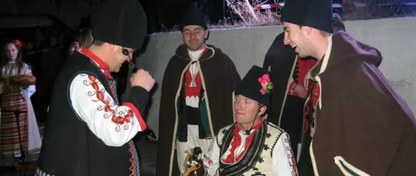 Сурвакари прогониха злото в Пернишко