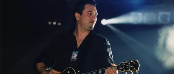 Huey Morgan встрани от Fun Lovin Criminals