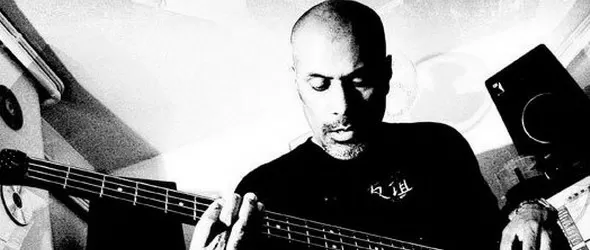 Dr. Das с уъркшоп по бас китара преди Up-Rising