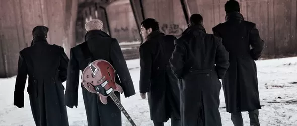 Остава с първо видео към парче от следващия си албум